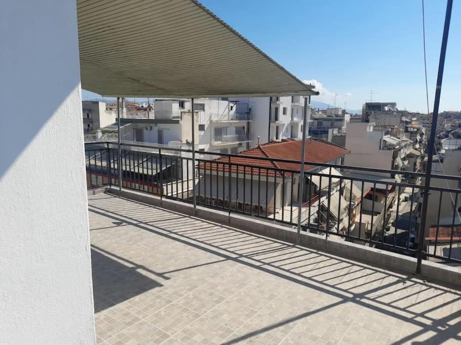 Απεριόριστη Θέα Lägenhet Larissa Exteriör bild